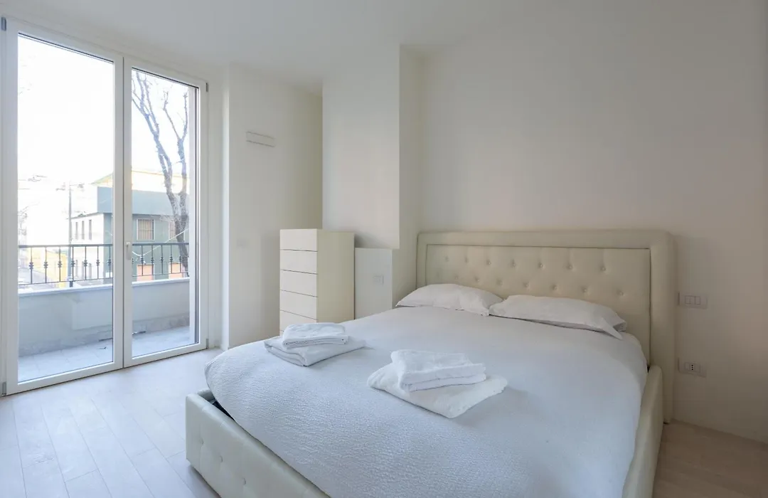 Easytopstay - Bullona Elegant Apartment-1